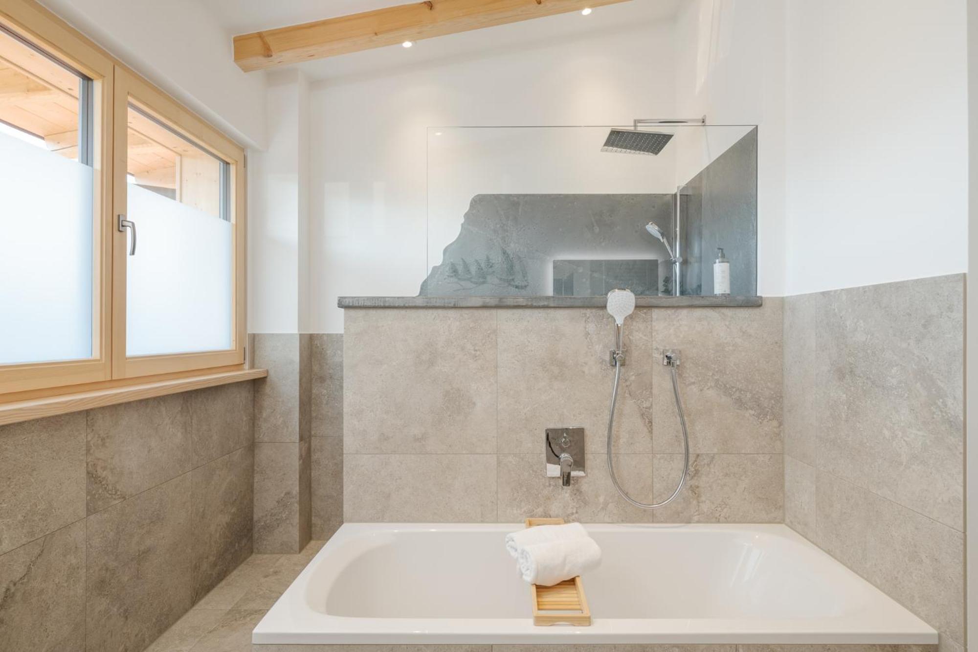 Fenjoy: Ferienapartment Mit Bergblick / Balkon / Bbq Бернау-ам-Кимзее Экстерьер фото